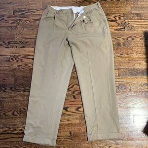 Tan izod dress pants size 34/32. Perfect condition